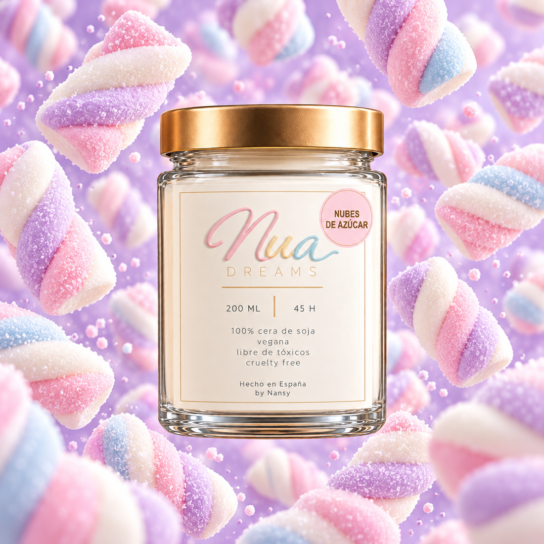 Vela Nubes de azúcar en vaso de cristal con tapa dorada, entre nubes de azúcar trenzadas rosas, lilas y azules